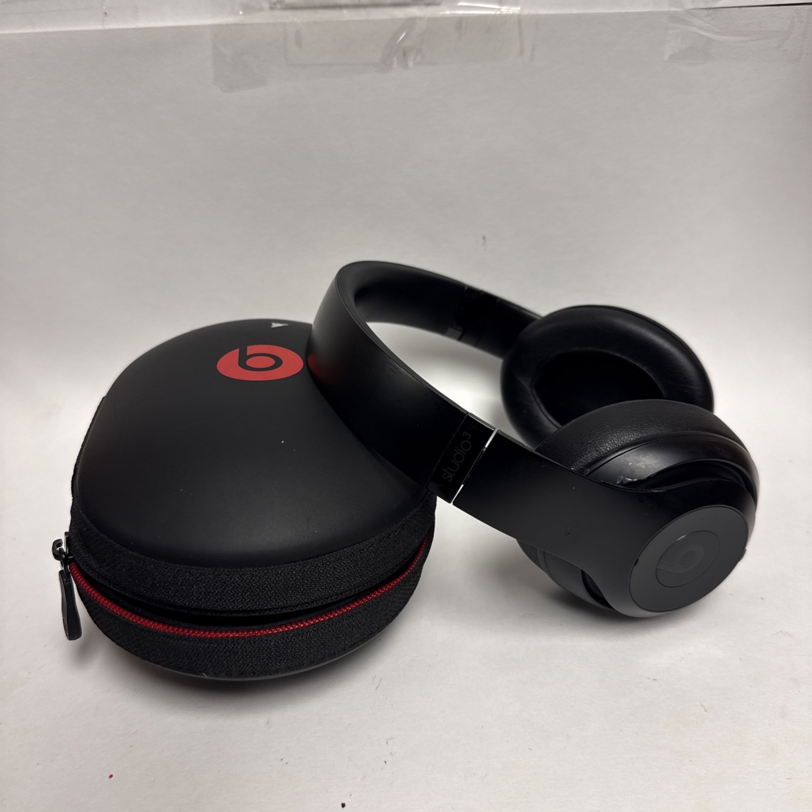 Beats by Dr. Dre Studio3 Over the Ear Wireless Headphones -Black (Cracked Side⚠️