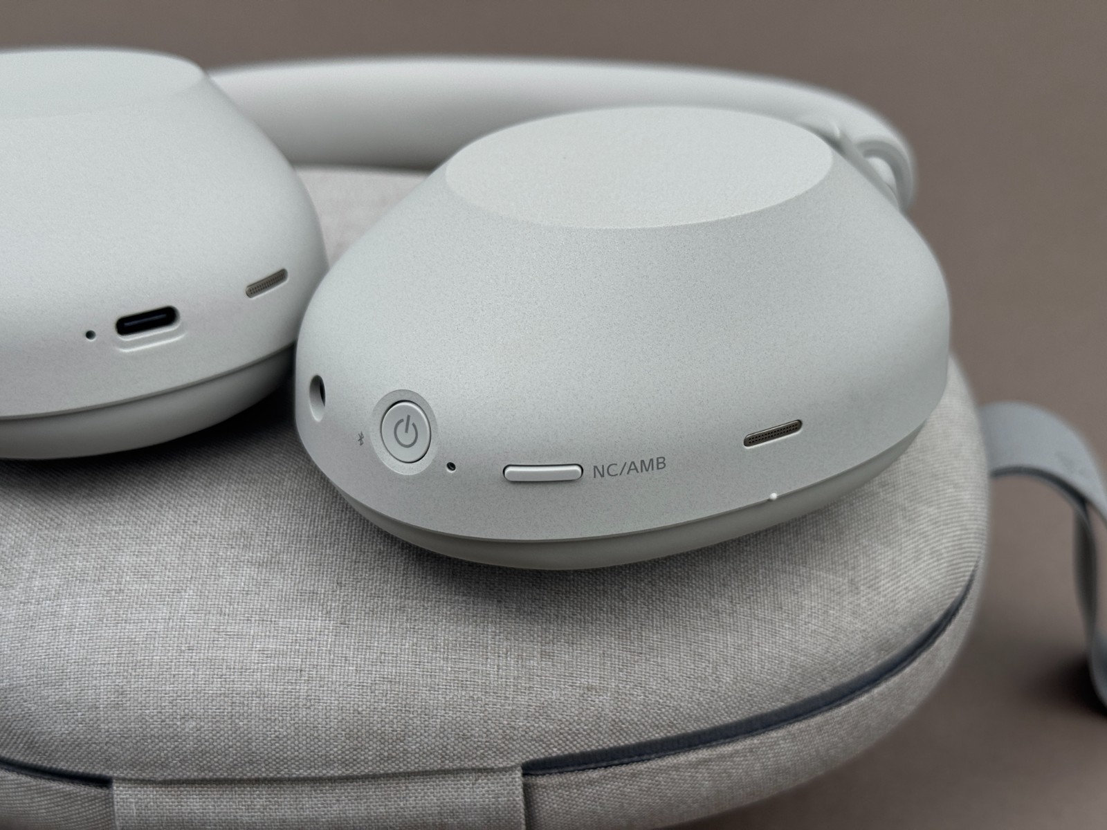 Sony WH-1000XM6 Wireless Noise Canceling Headphones with case – Silver #OB