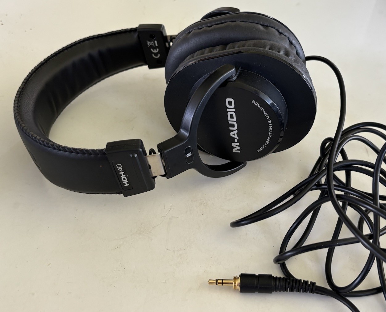 M-Audio HDH40 Over Ear Studio Headphones Closed Back Monitoring Recording Black