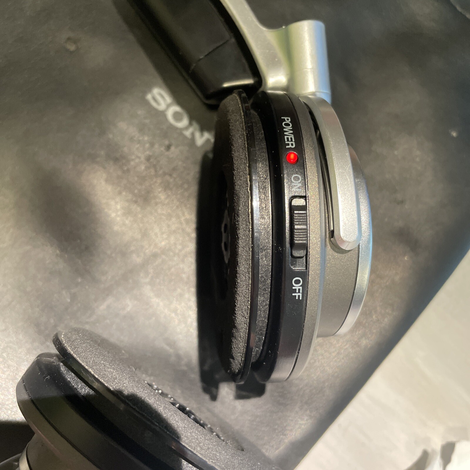 Sony MDR-NC6 Active Noise Cancelling Stereo Headphones Over-Ear Silver Black