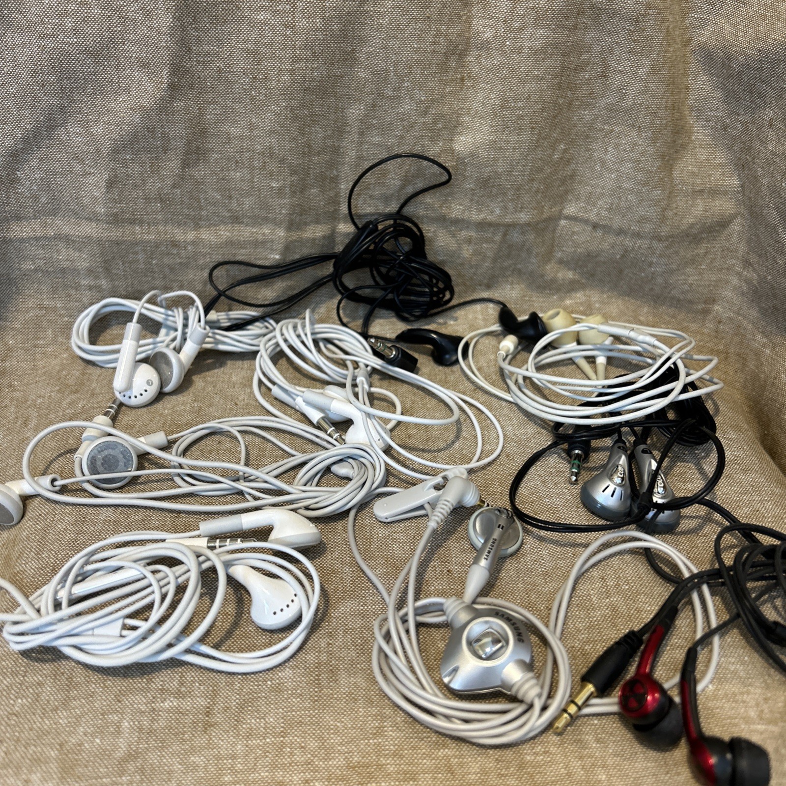 Pre-Owned Untested / Parts Only / Lot Of 11 Assorted corded Earphones