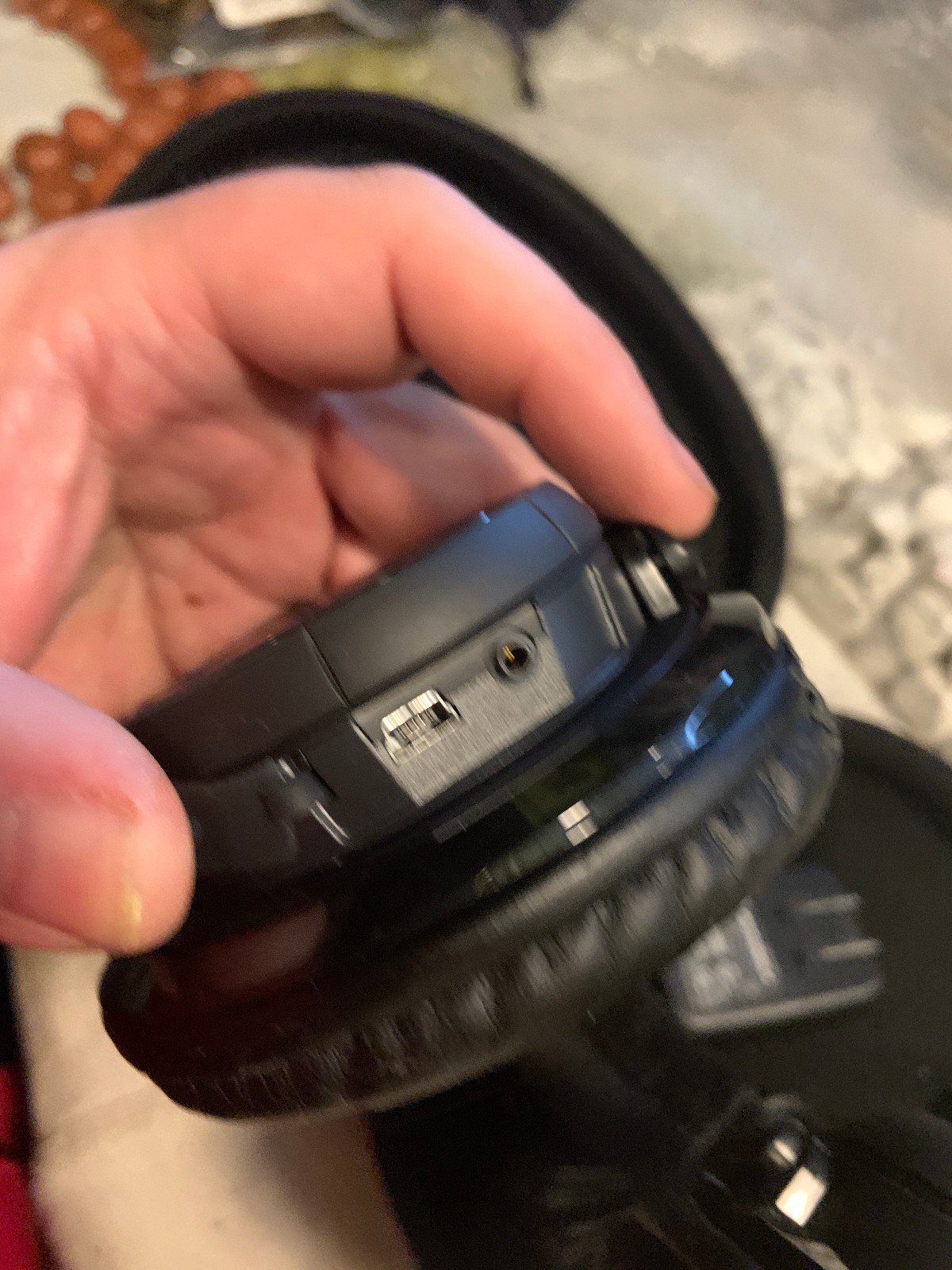 Motorola S805 Headphones w/ Case and Charger – NEED NEW FOAM