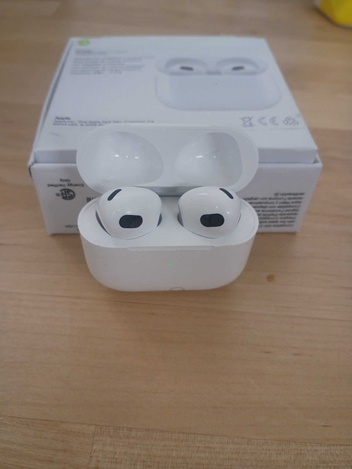 Apple AirPods Pro (1st Gen) White In-Ear Canal Earbuds w/ Wireless Case