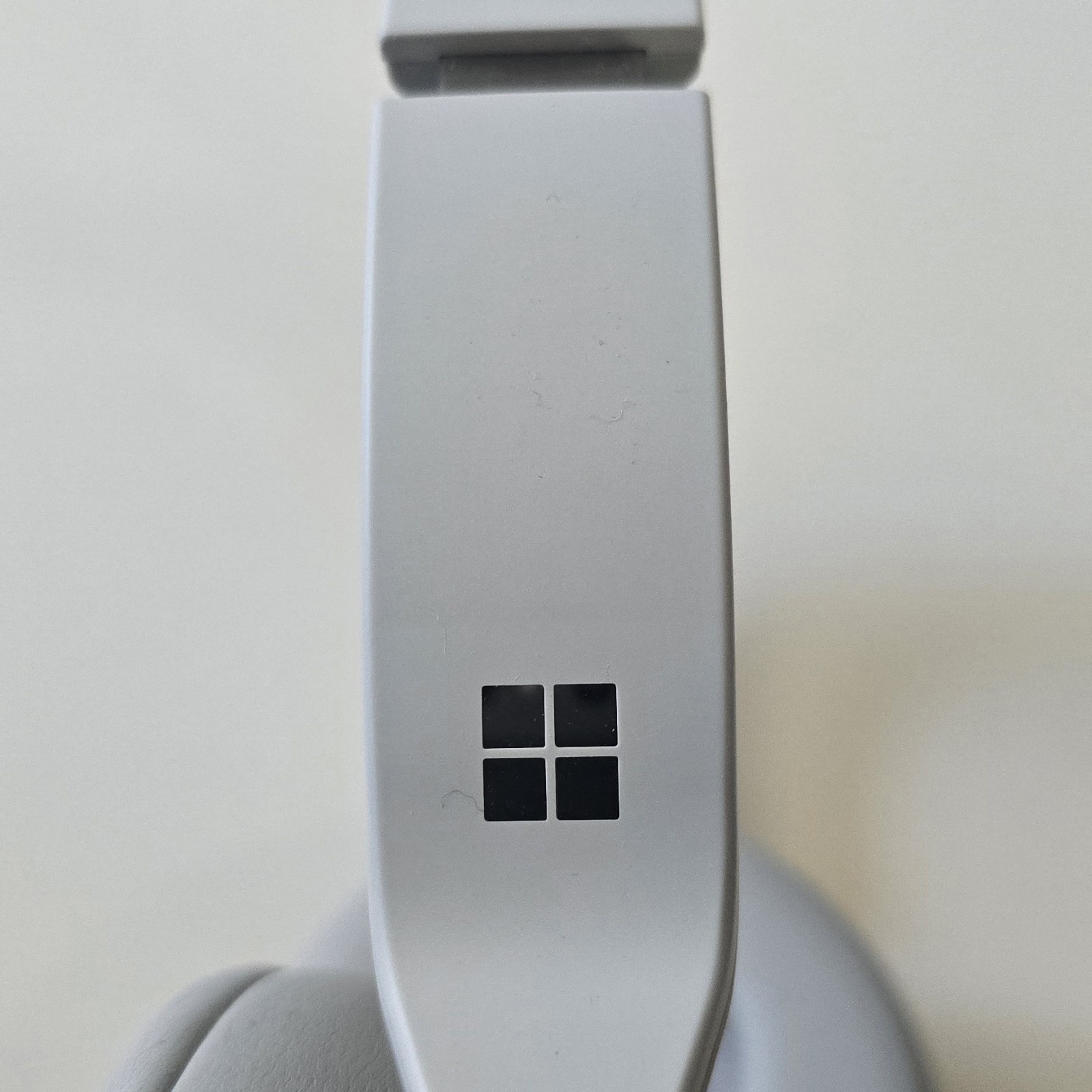 Microsoft Surface 2 Over the Ear Headphones – Light Gray