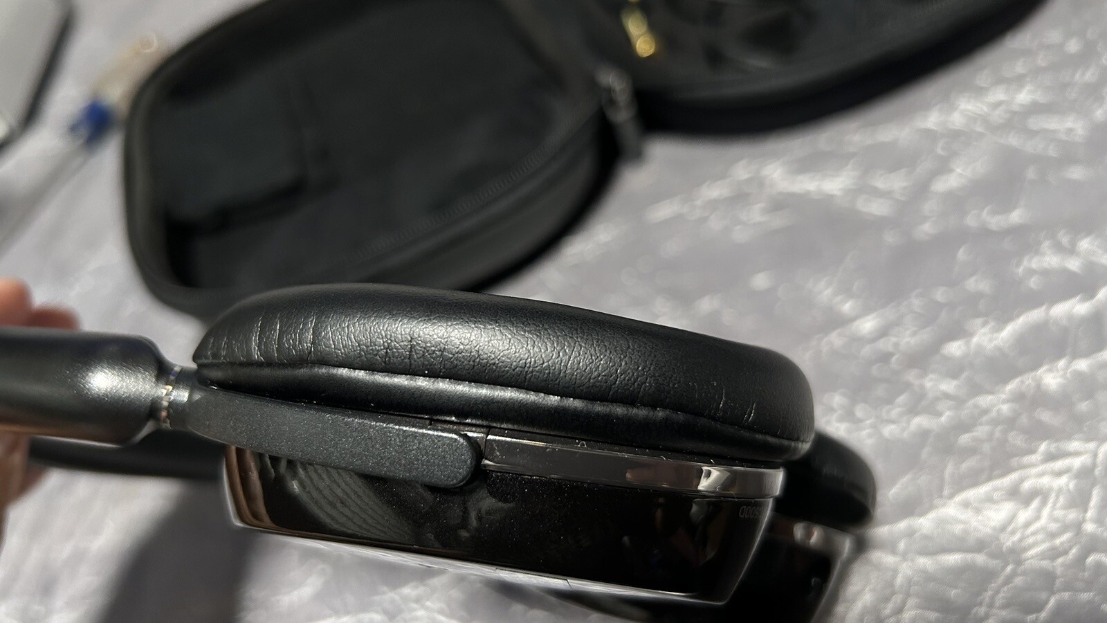 Sony Digital MDR-NC500D Black Noise Cancelling Headphones, With Case, Charger…