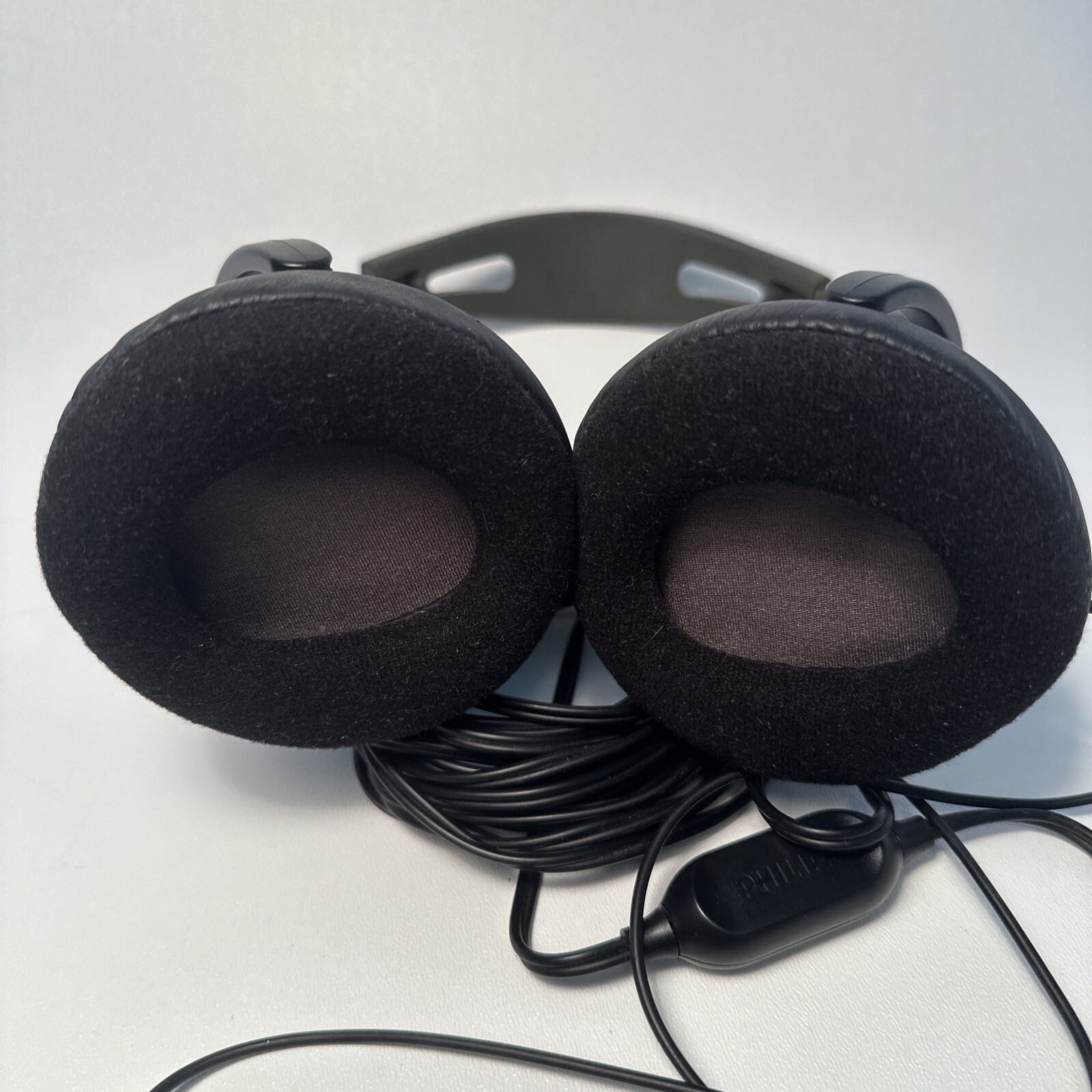 Philips SBC HP250 Dynamic Stereo 32 Ohm 3.5mm Wired Over Ear Headphones