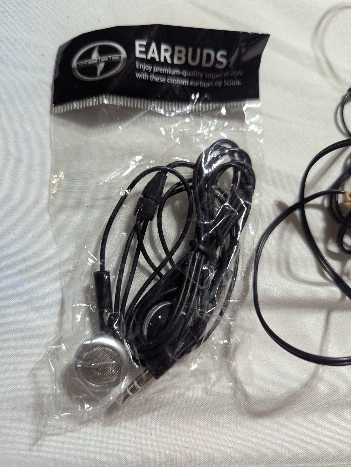 Bundle of 5 in ear earbuds headphones for Travel and Backup Free Shipping!!!