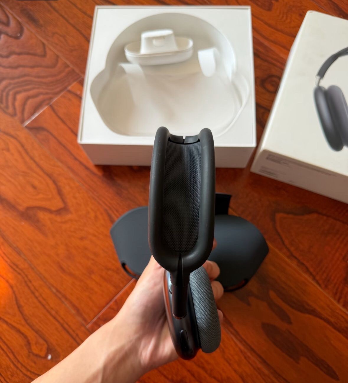 Apple AirPods Max Wireless Bluetooth Over-Ear Headphones w/ Smart Case Gray
