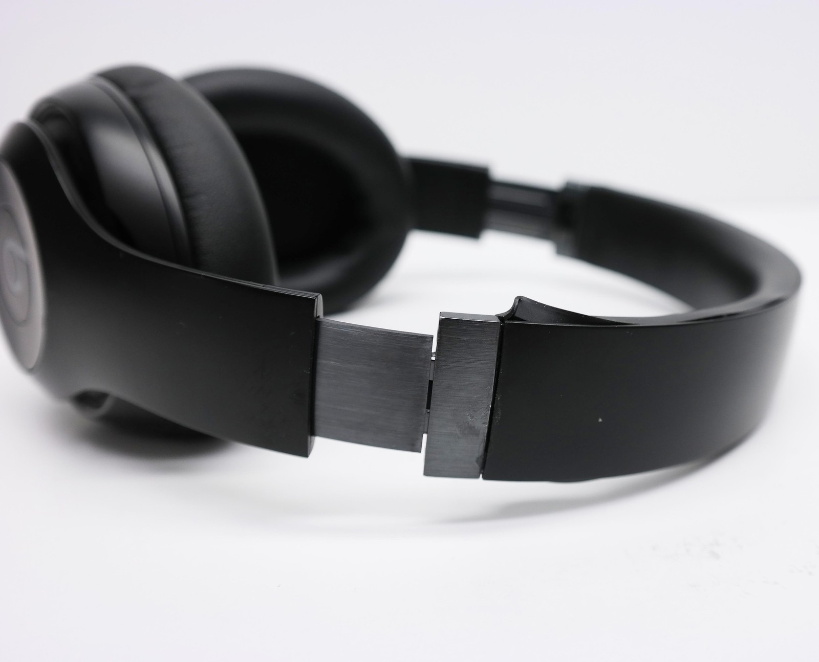 Beats by Dr. Dre Studio Pro Over Ear Headphones MQTP3LL/A Black READ