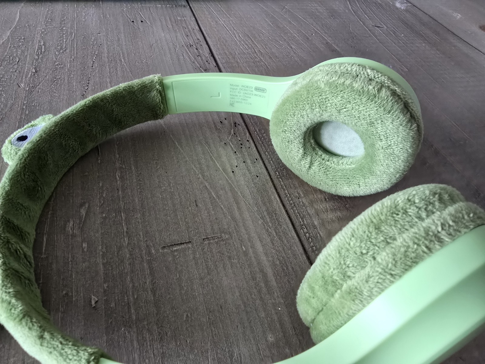 Green FROG GEMS brand wireless headphones, mod#WOE23. Fit Kids To Adults. Tested