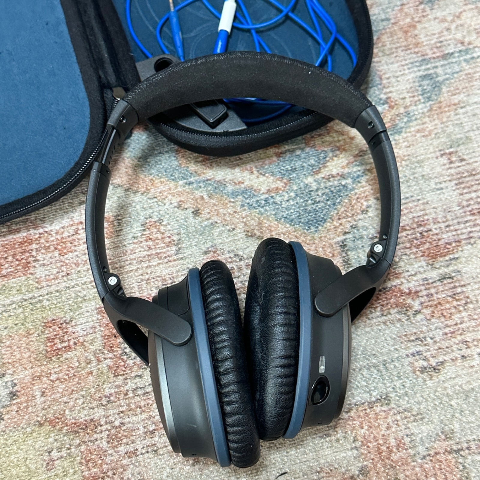Bose QuietComfort 25 QC25 Wired Noise Cancelling Headphones with Case and Cable