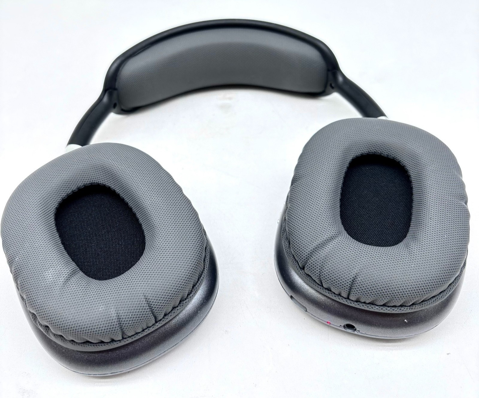 P9 Pro Max Over The Ear Wireless Bluetooth Headphones Silver Pre-Owned