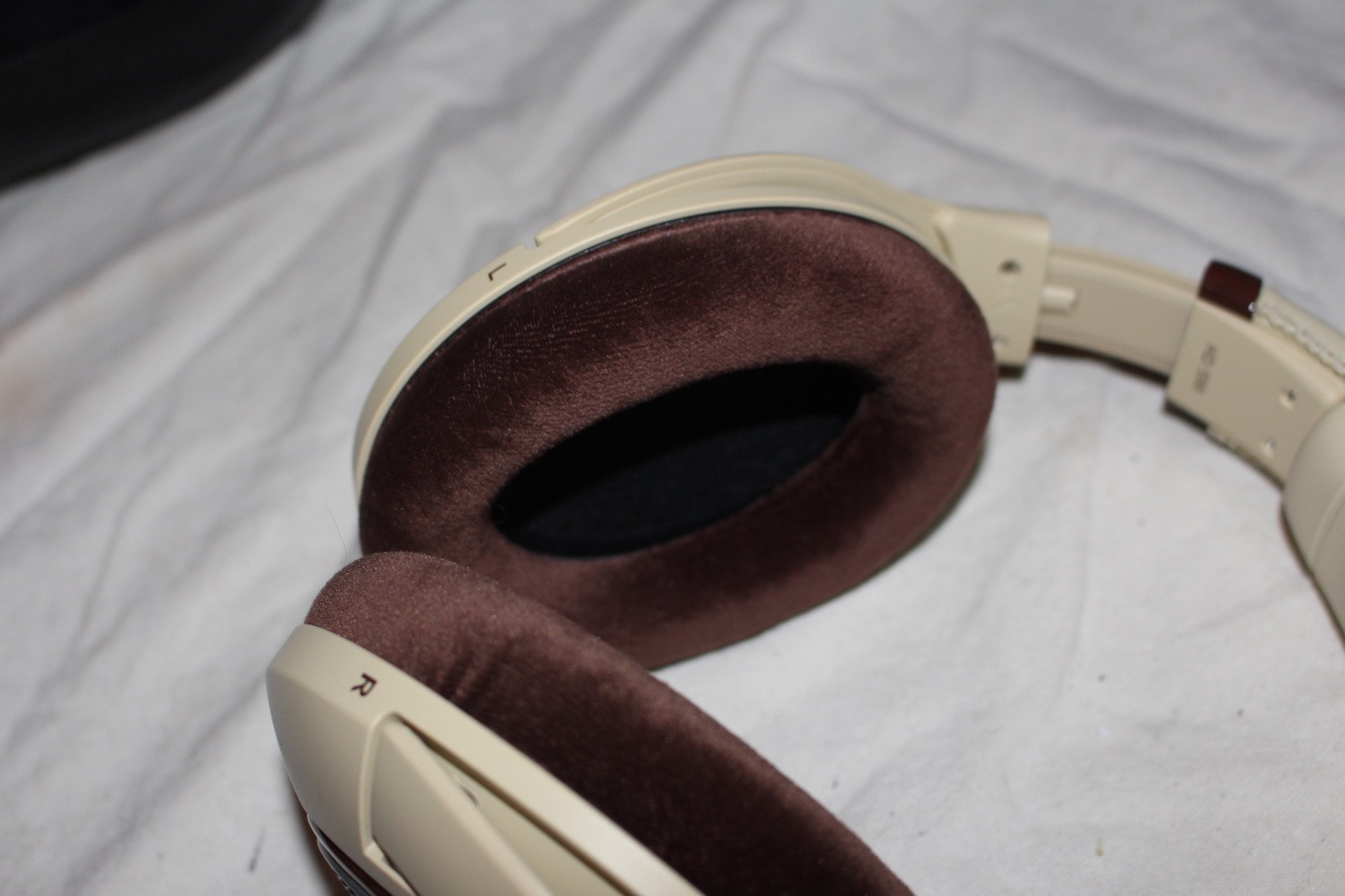SENNHEISER HD598 Open type Headphones with case