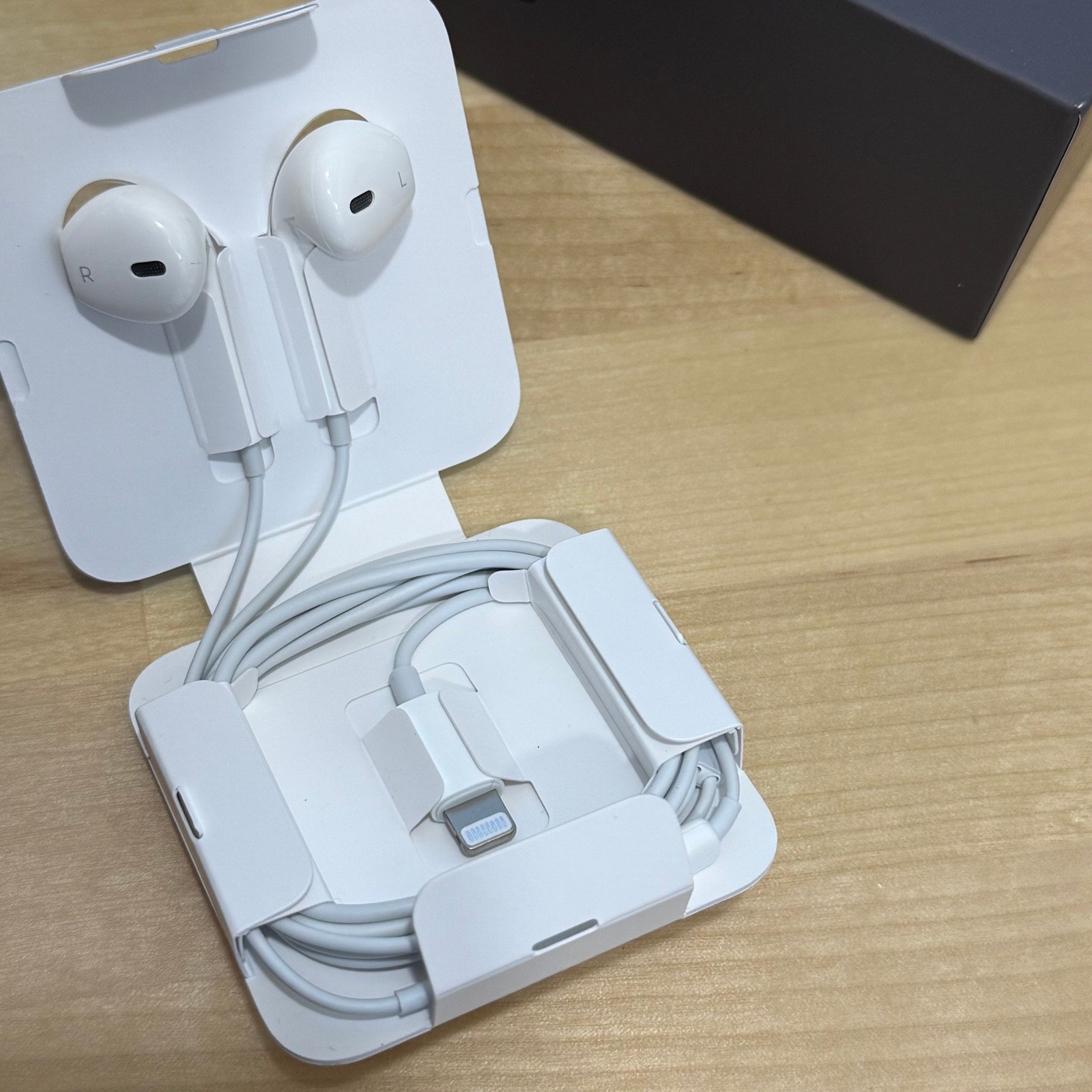 Original Apple Ear Pods Lightening Connector Jack Adapter iphone 8 Box-No Phone