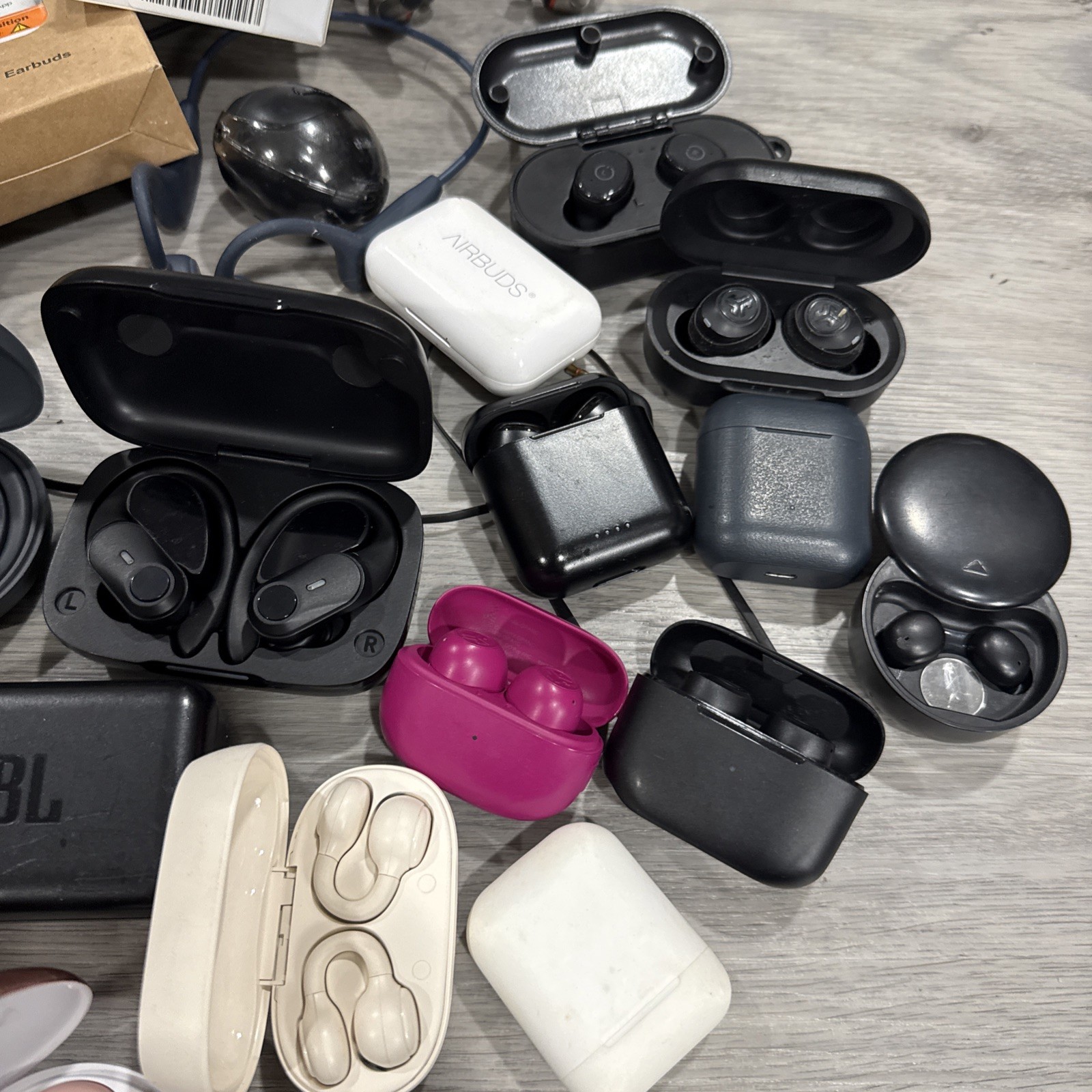 LOT OF HEADPHONES,EARBUDS MUSIC, WIRED Wireless Ect (UNTESTED) AS IS⚠️