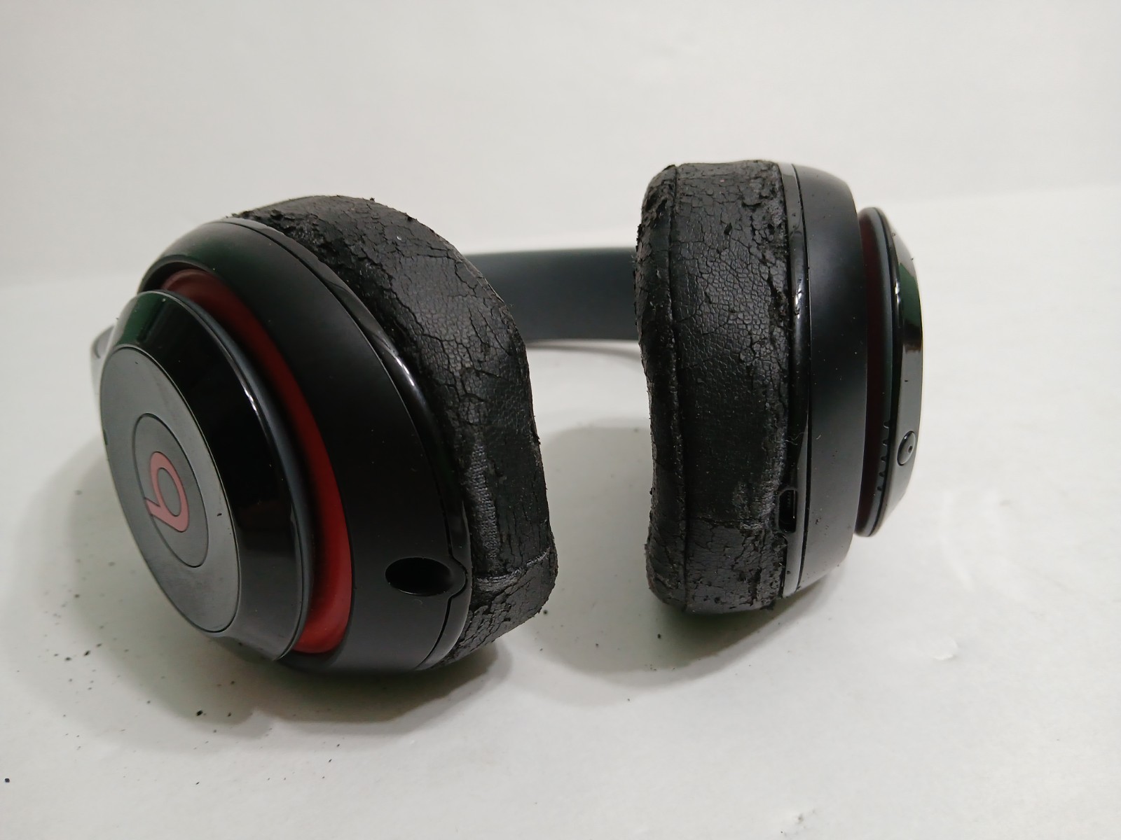 Beats by Dr. Dre Studio 2.0 White Over The Ear Wired Headphones Model B0500