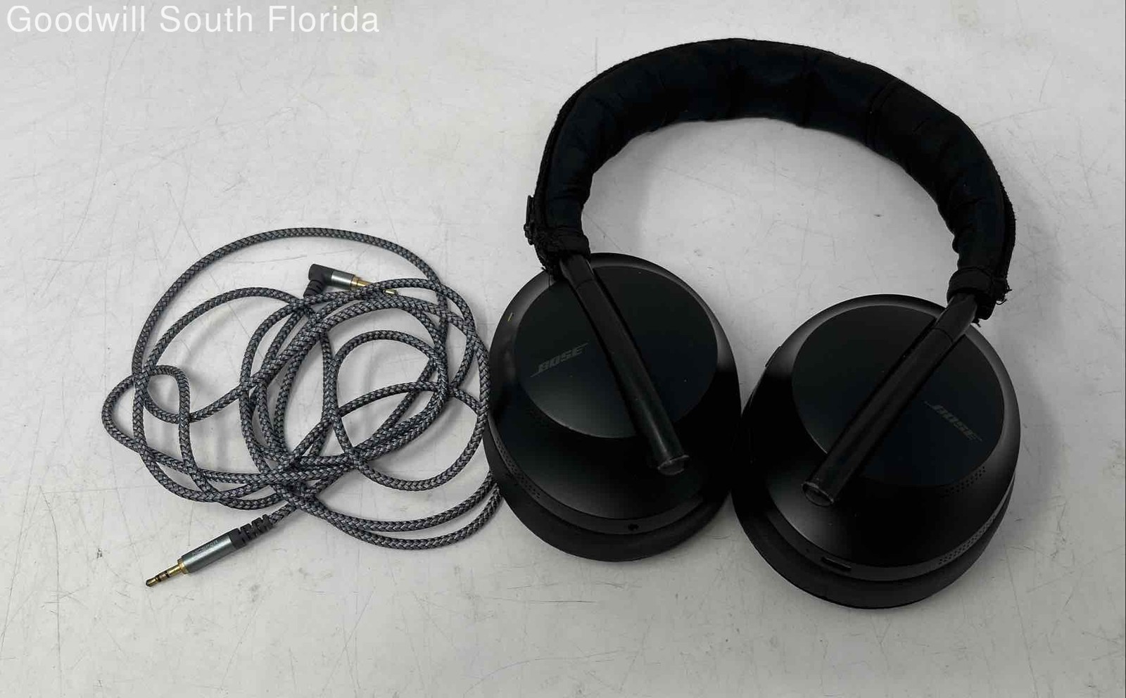 Bose Black Adjustable Headband Wired Over Ear Headphone With Case NCL