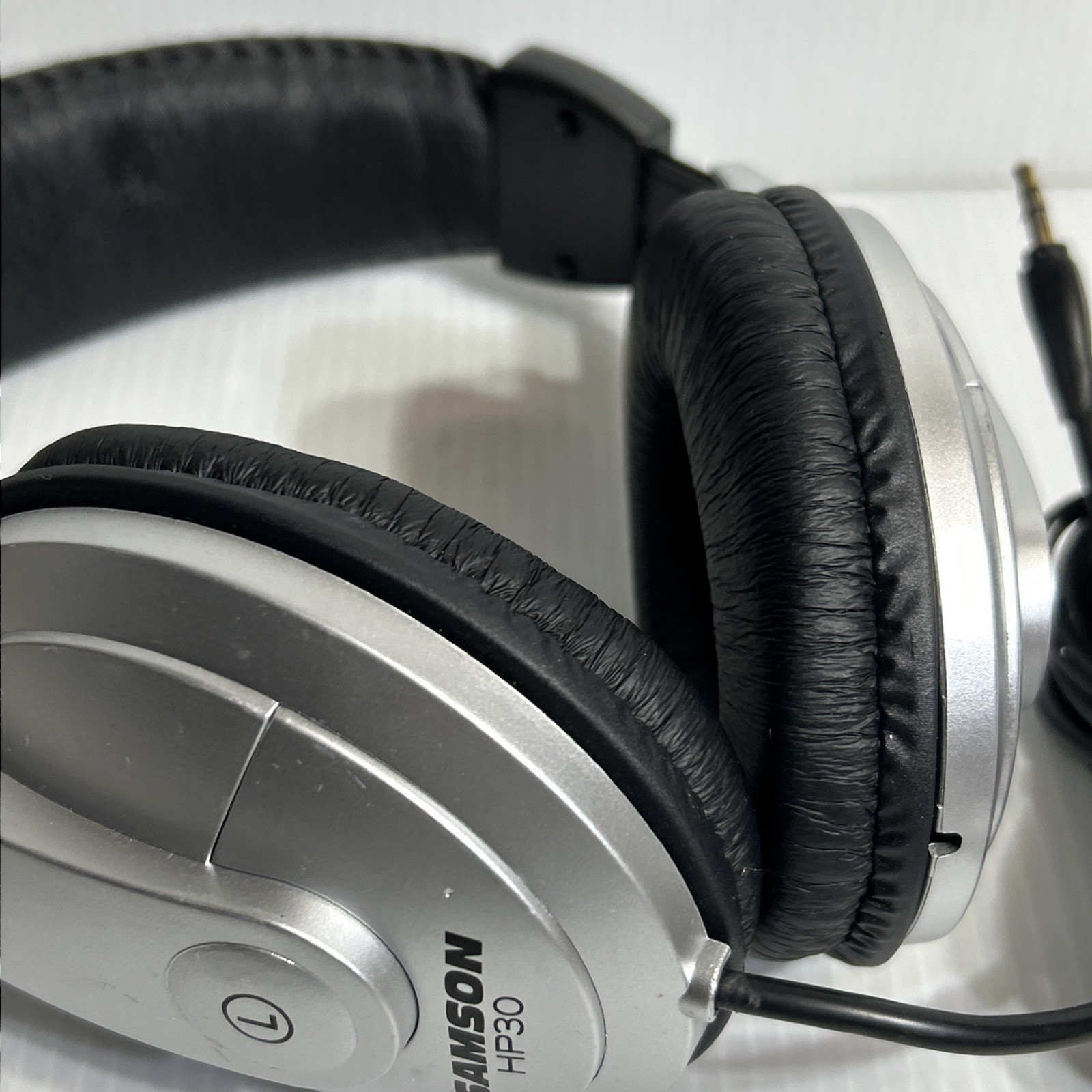 Samson HP30 Over-Ear Wired Headphones Studio Monitor Stereo Headset 3.5mm