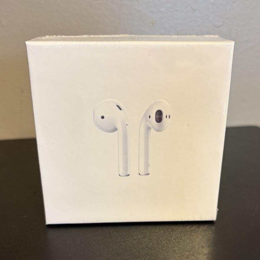 Apple AirPods Wireless Charging Case White Bluetooth In-Ear Earbuds Built-In Mic
