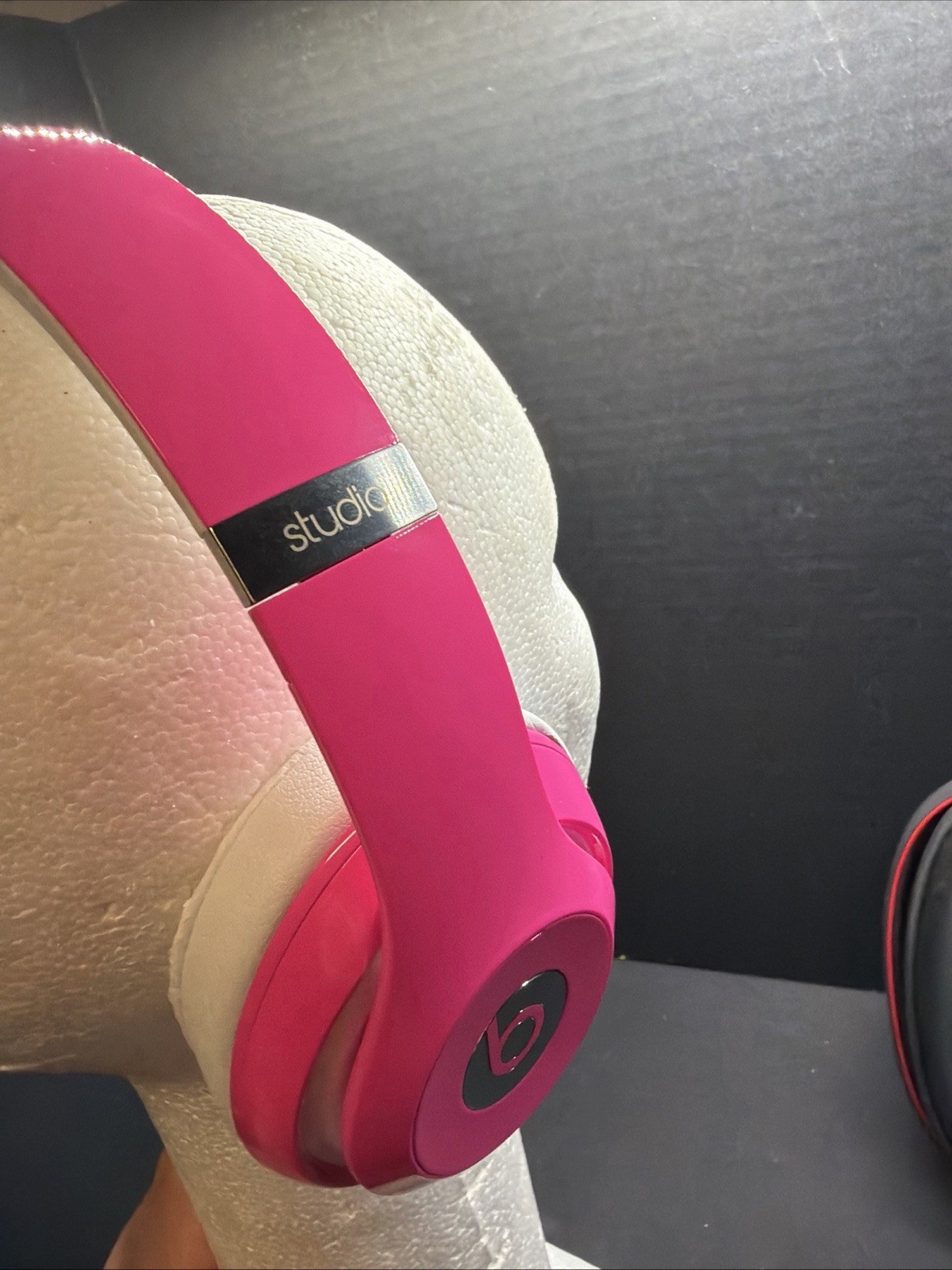 Apple Inc.Limited Edition Hot Pink Beats Studio By Dr.Dre