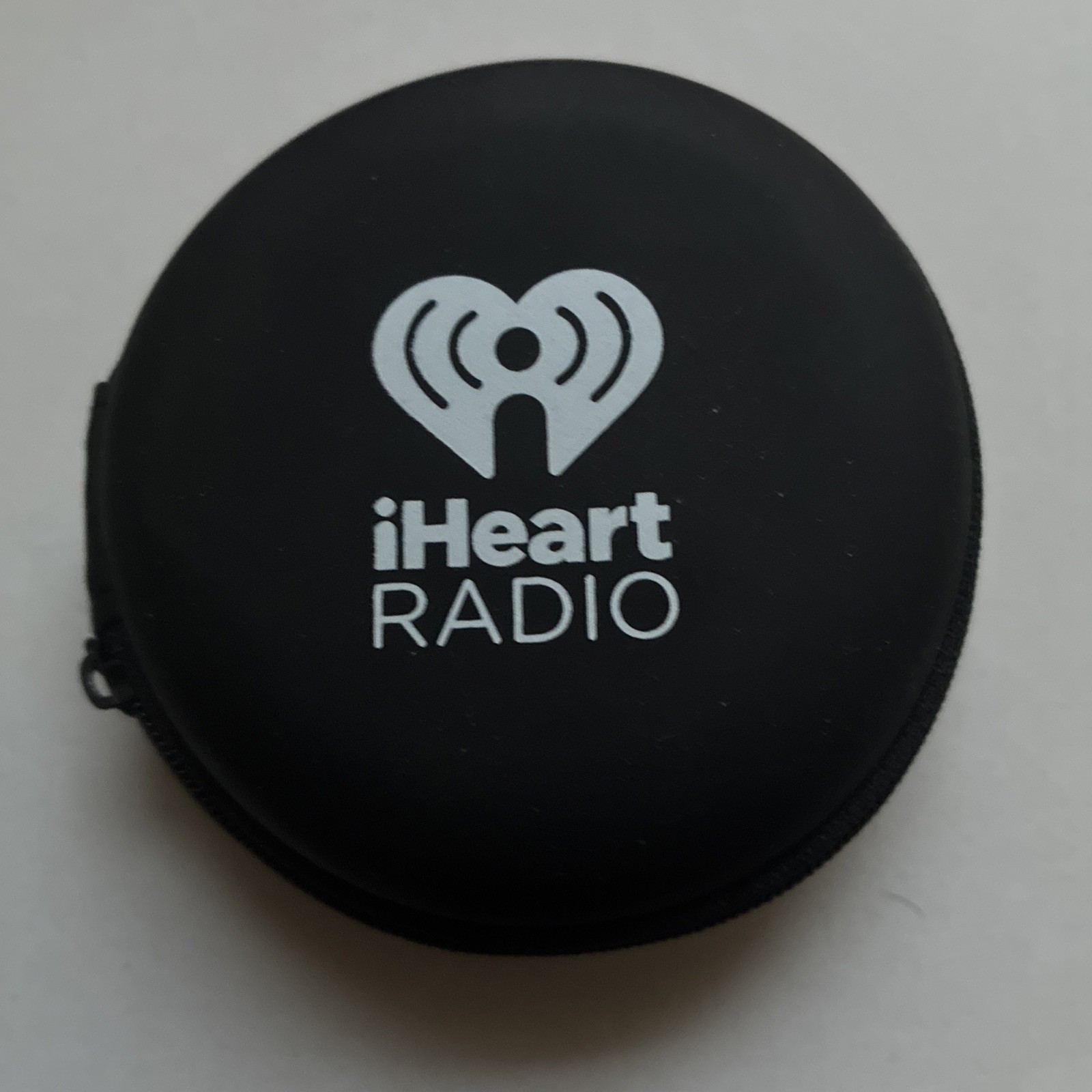 Sonic Bluetooth wireless earbuds in iHeart Radio carry case. NO MICRO-USB cable