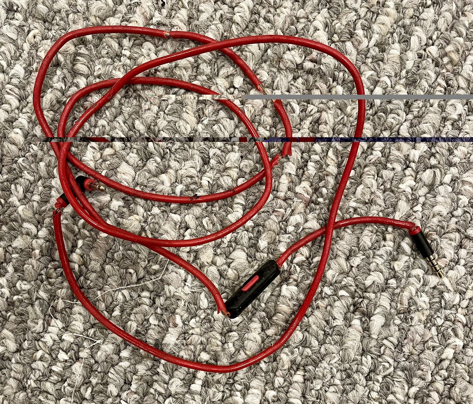 Beats Solo 2 Wired Headphones Gloss Black / Red W/ Case Model BO518