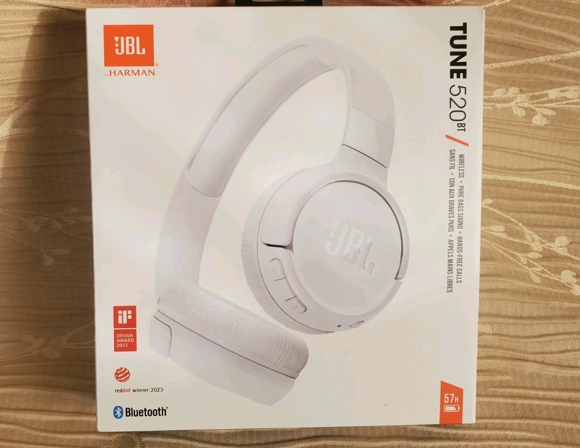 JBL Tune 520BT Wireless on-ear Headphones White – New
