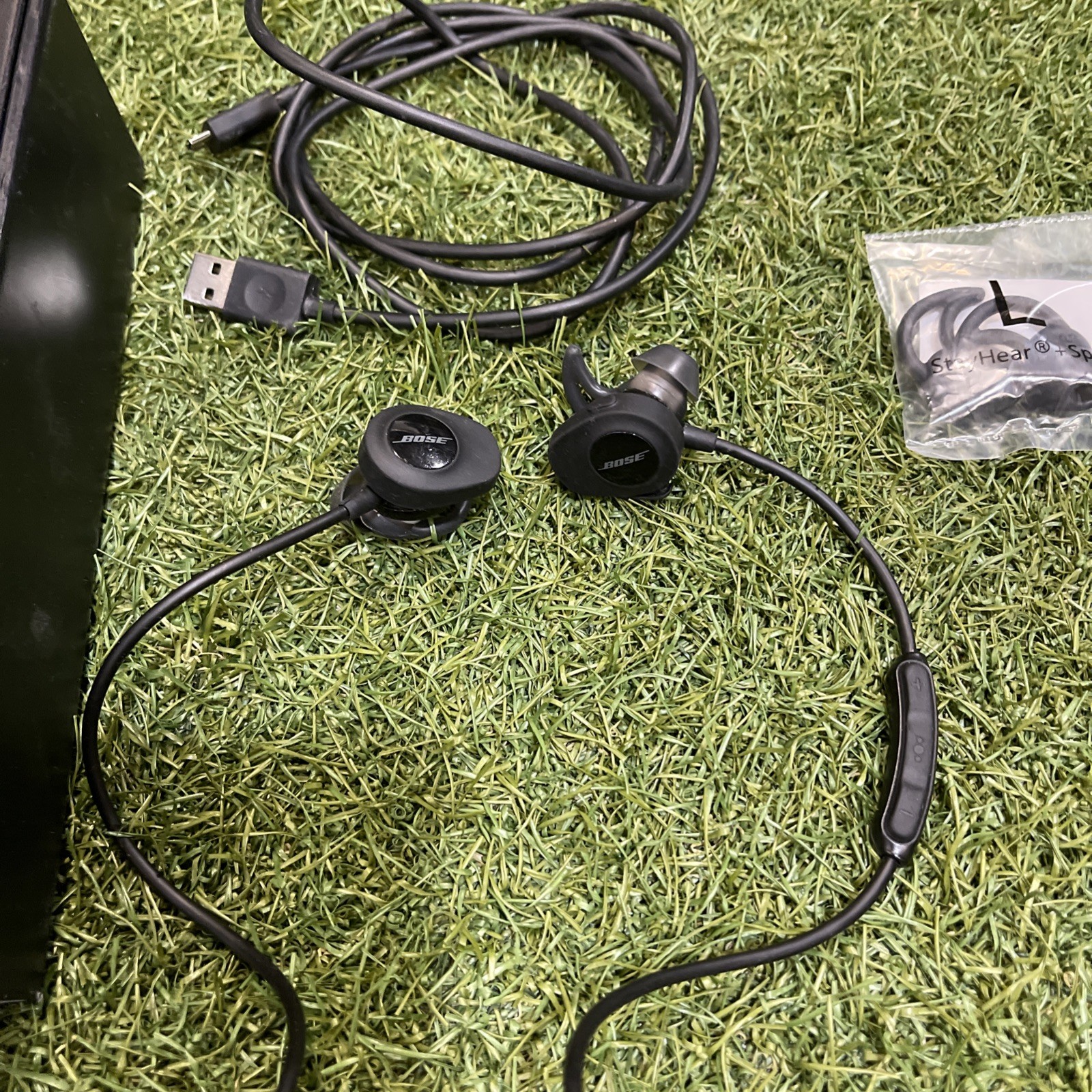 Bose Soundsport In-Ear Wireless Headphones Black 761529-0010 Accessories