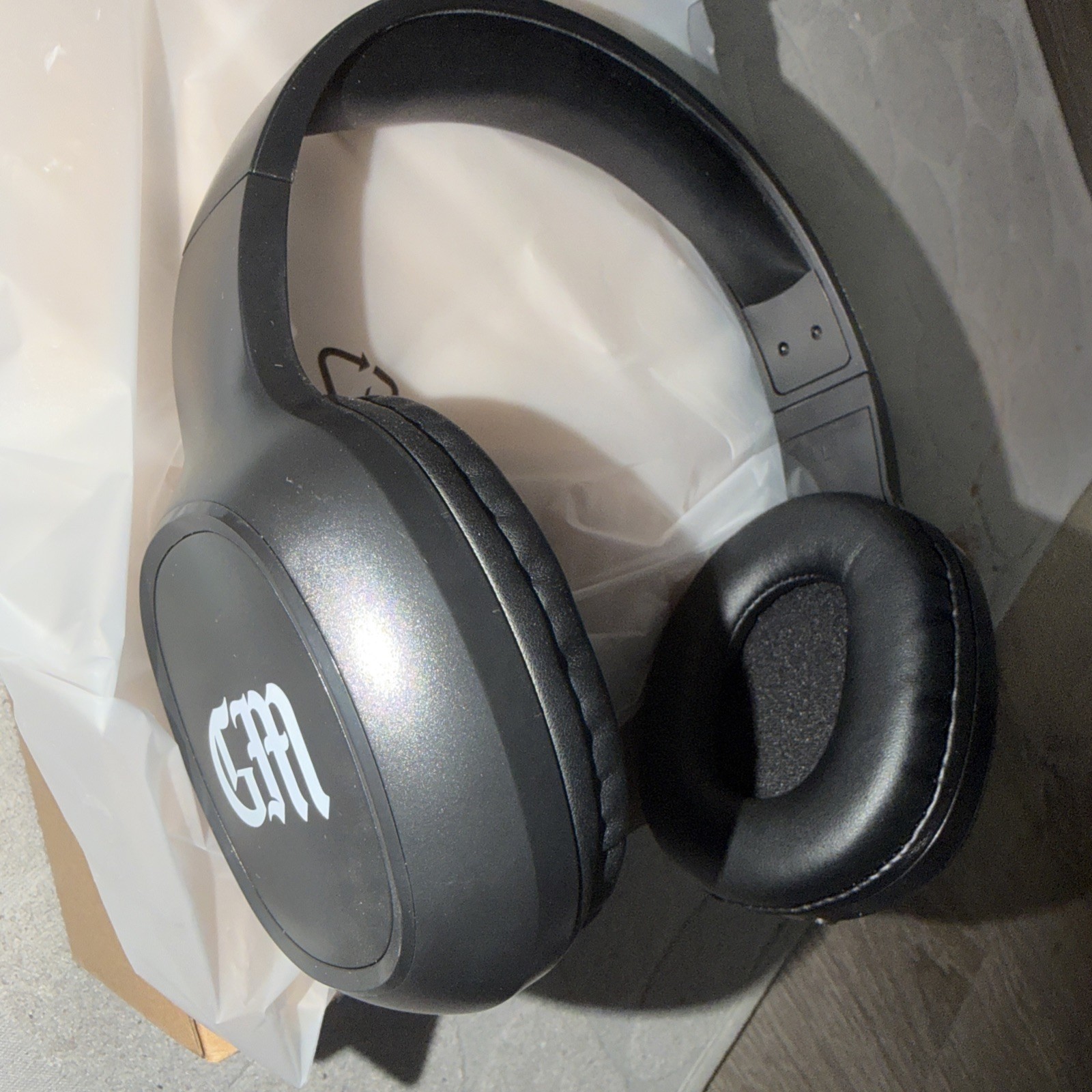 MEZZO BRAND NEW On-Ear Black Headphone
