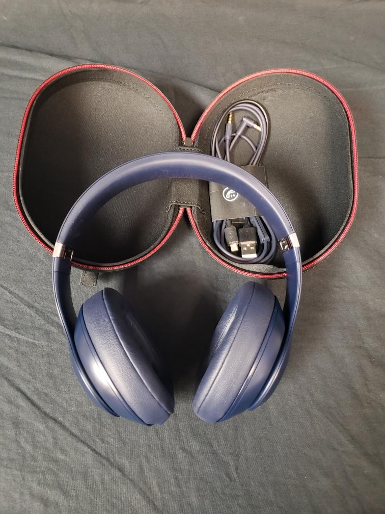 BEATS STUDIO3 WIRELESS BLUE HEADPHONES W/ CASE (G29020059)