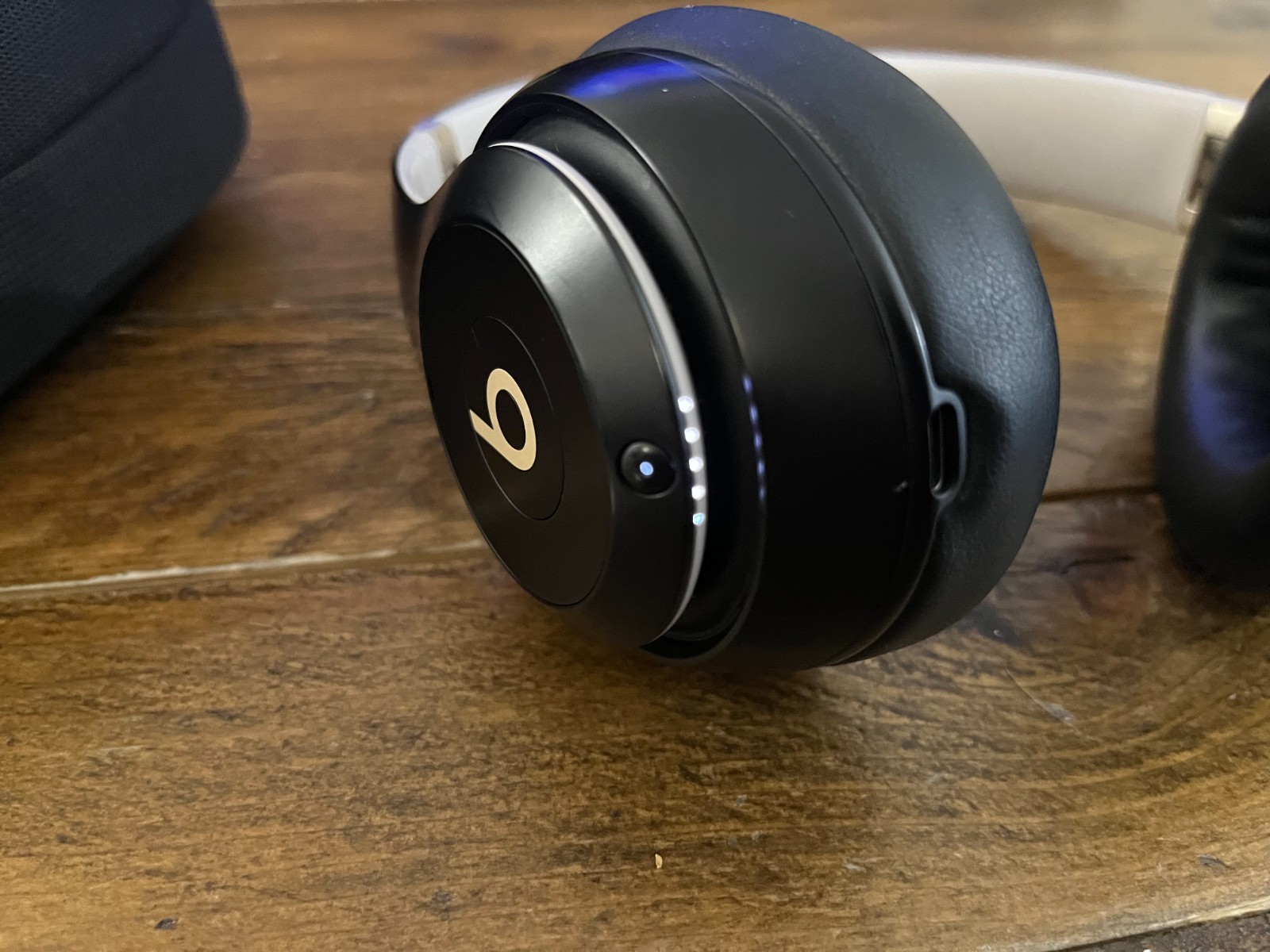 Beats by Dr. Dre Beats Studio Pro Wireless Noise Cancelling Black & Gold w/ Case