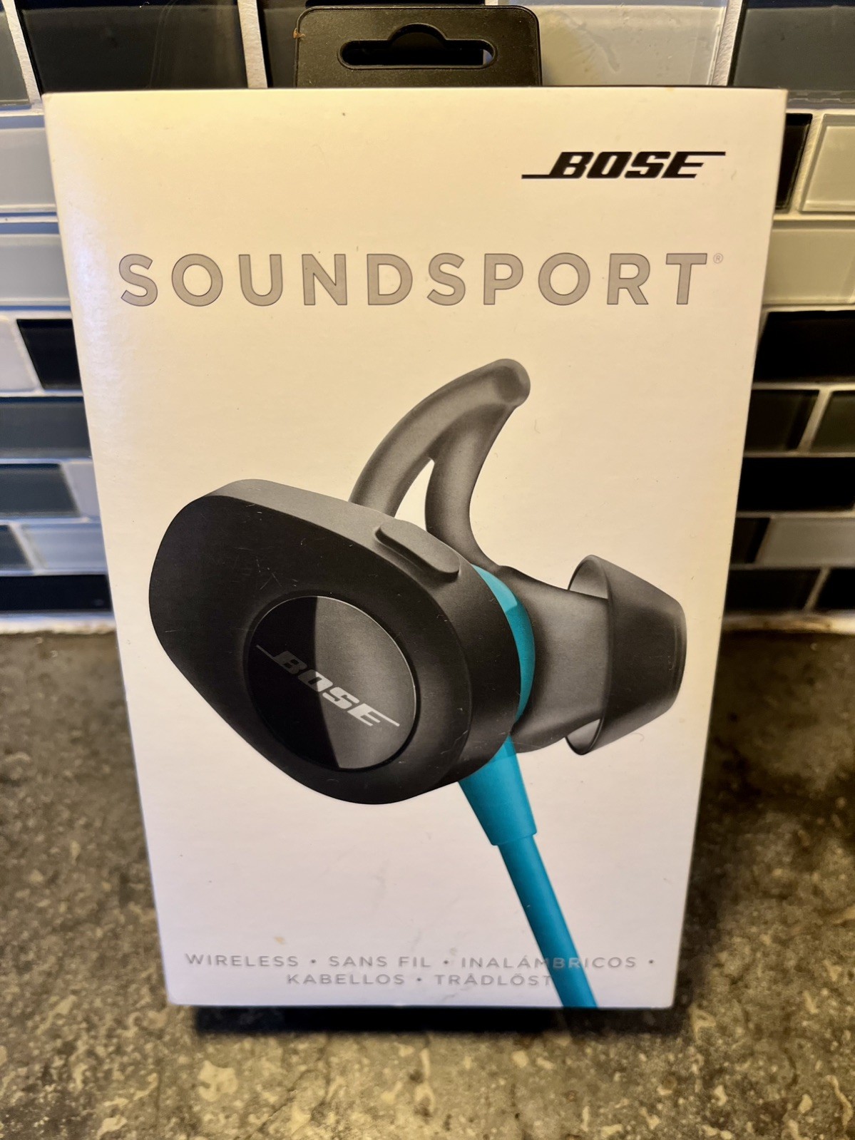 Bose SoundSport Wireless – Bluetooth Headphones – NFC Earbuds – Blue – Excellent