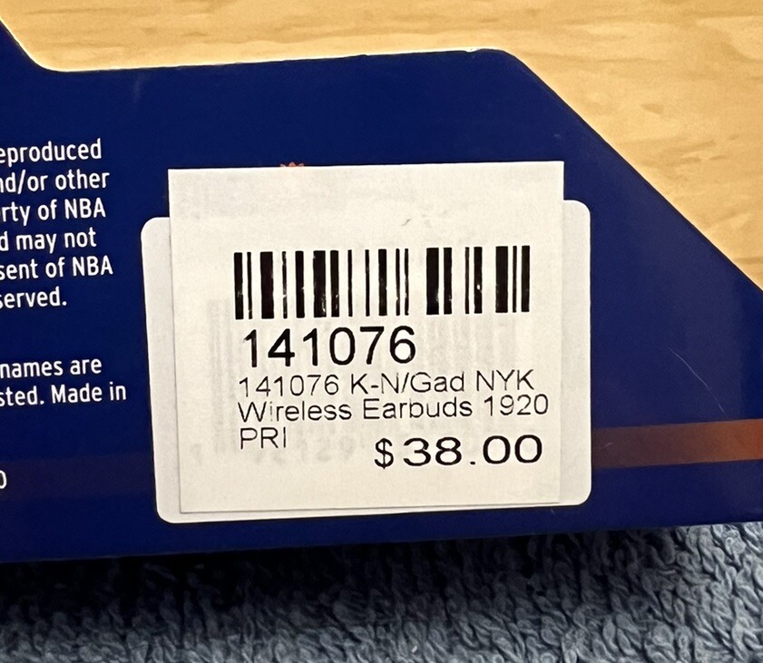 New York Knicks Bluetooth Wireless Earbuds w/Charging Case