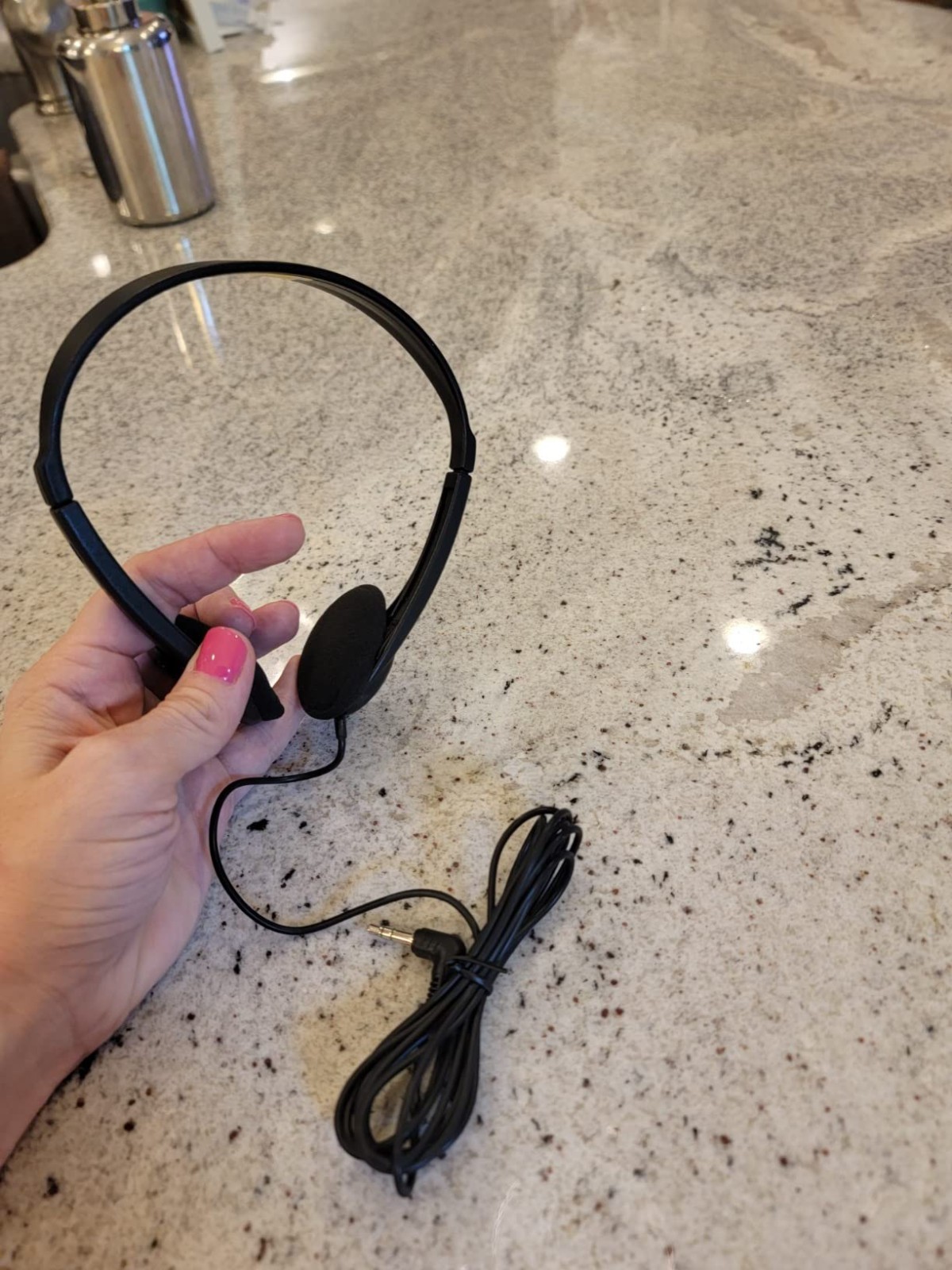190319 Stereo Headphones – 3.5mm Cord with 6-Foot Length – Soft Padded Ear Cushi