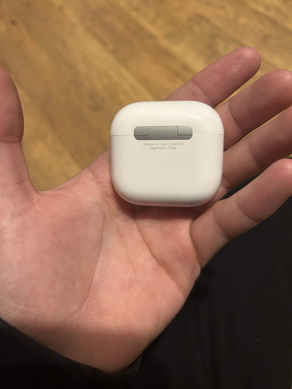 Cheap Apple AirPods 4th Gen with noise cancellation