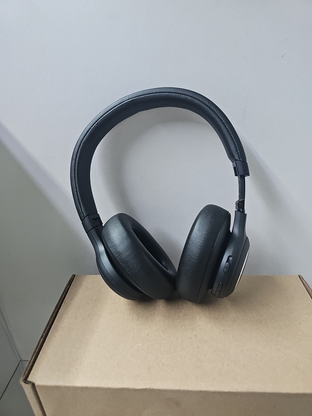 JBL Duet NC, Wireless over-ear noise-cancelling headphones