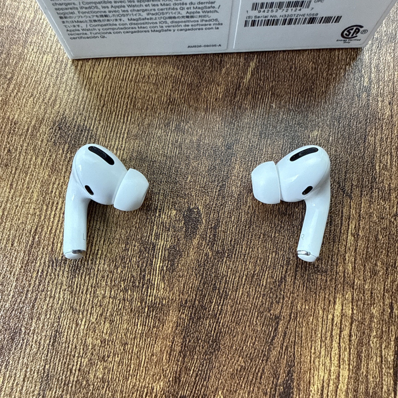Apple AirPods Pro 1st Gen with Wireless Charging Case – Complete Set Used