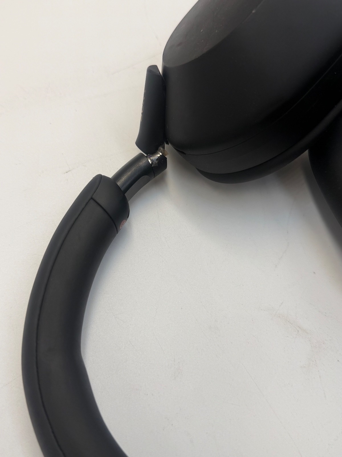 Sony WH-1000XM5 Wireless Noise Canceling Headphones – Black DAMAGED COSMETICS
