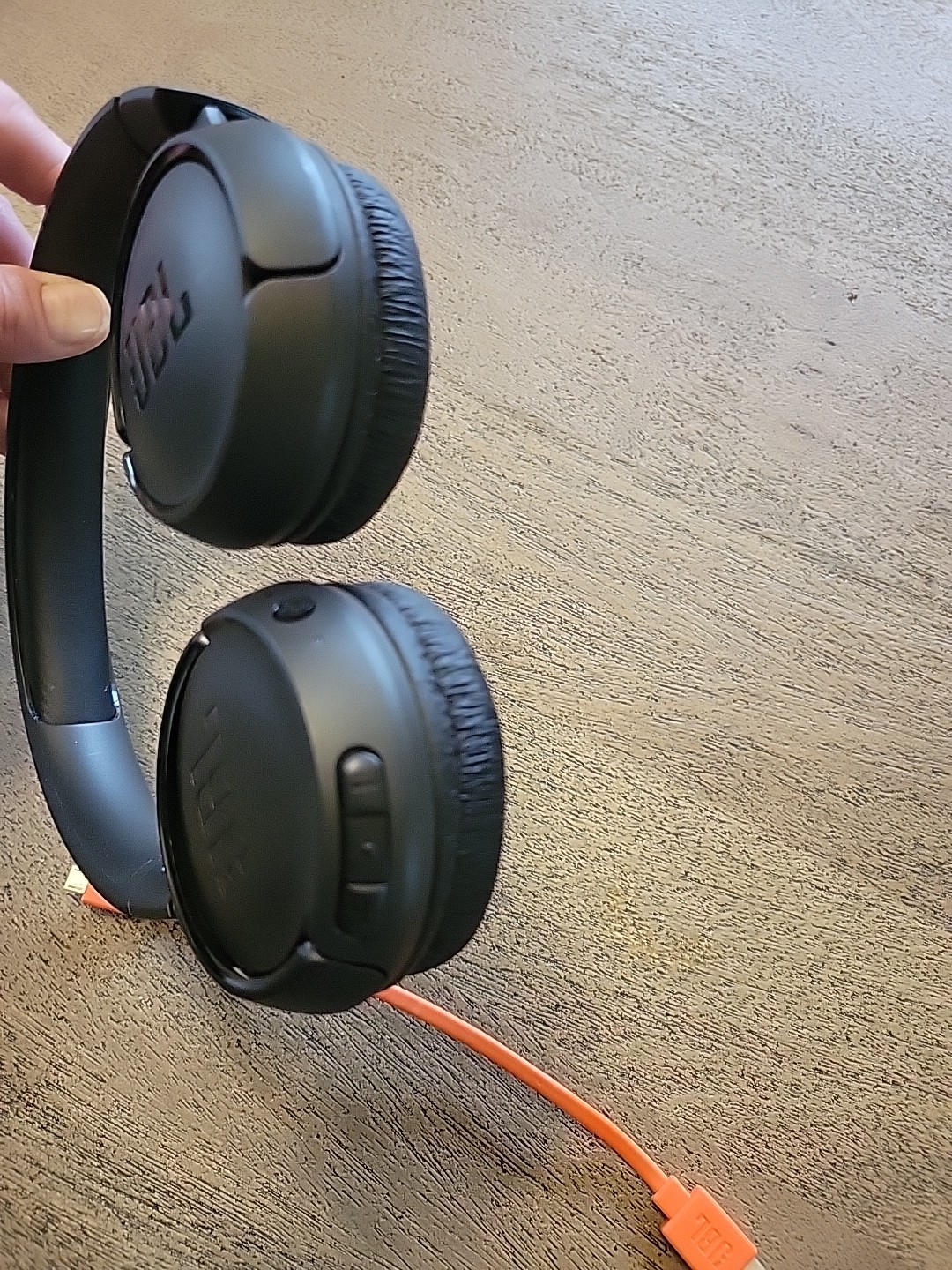 JBL TUNE500BT On-Ear Headphones Black Headband Ear-Cup **Charger INCLUDED