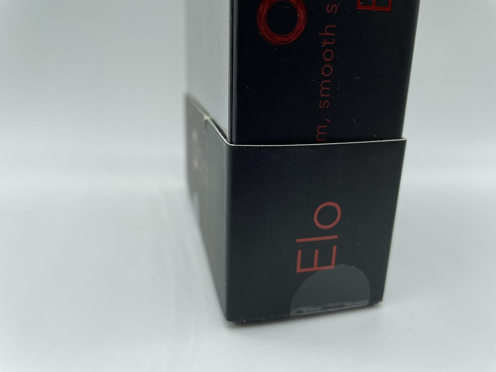 Onyx ELO Genuine Wood Wired in-Ear Headphones with Sound Isolation Package wear