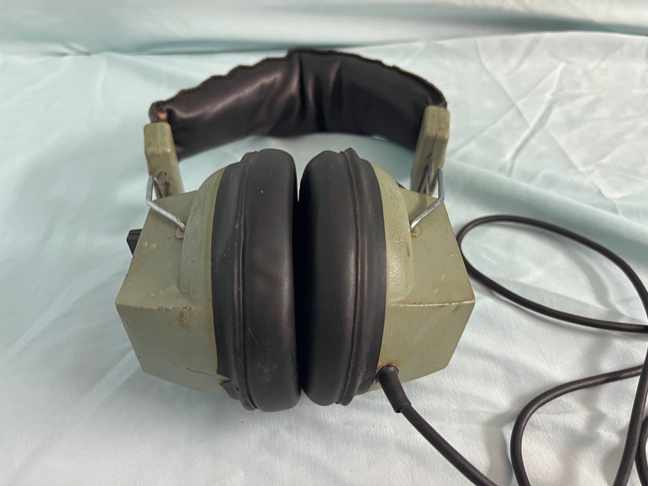 Vintage Realistic Nova 16 Stereo Headphones 8 Ohms Volume Control RE