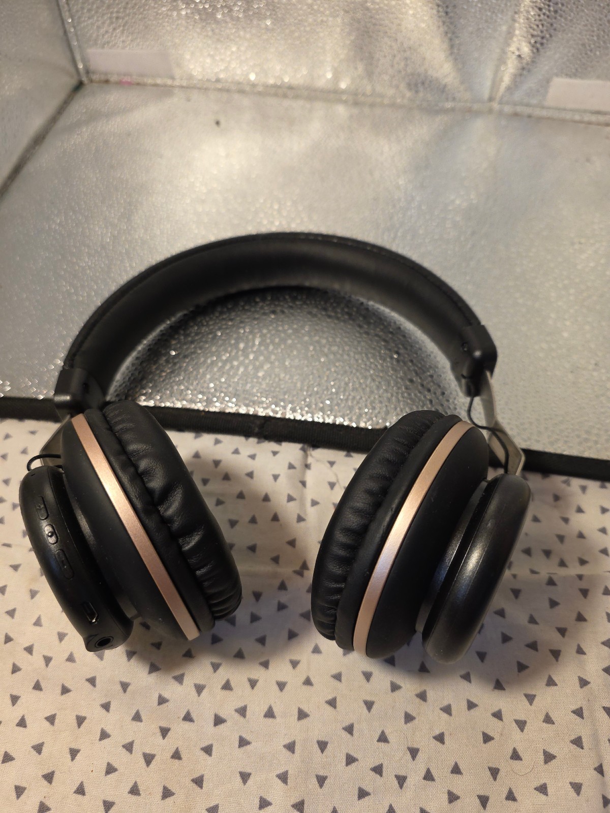 Hype Vinyl Pro Wireless Headphone bluetooth wireless headphones I think Unbrande