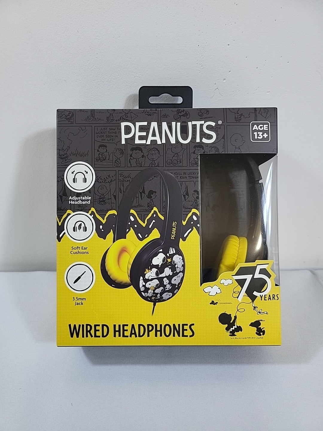 Peanuts New 2025 Snoopy Wired Headphones 3.5mm Headphone Jack Black/Yellow