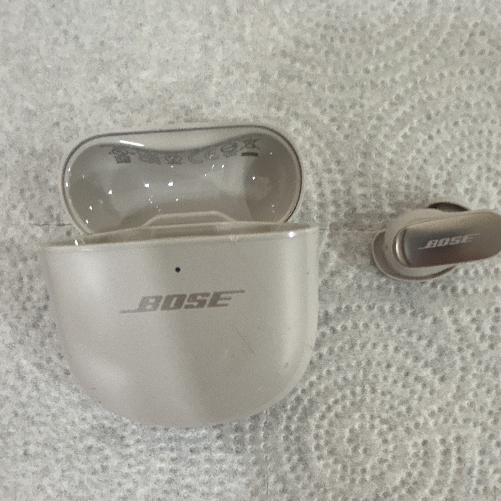 Bose Sport True Wireless Bluetooth In-Ear Earbud w/ Charging Case, Beige 1 Bud