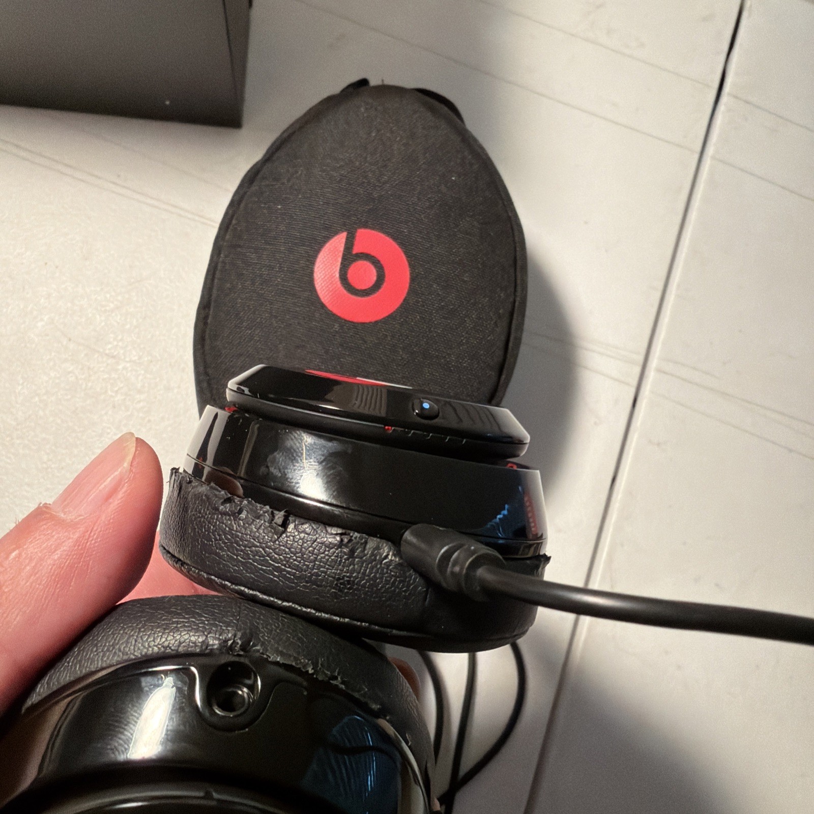 Beats by Dr. Dre Solo3 Over the Ear Headphone – Gloss Black for parts