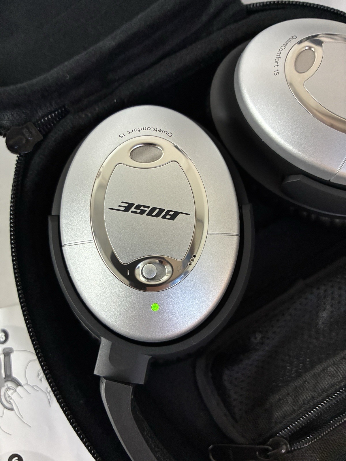 Bose QC15 Quiet Comfort Headphones Black And Silver Plus Extra Ear Pads With Box