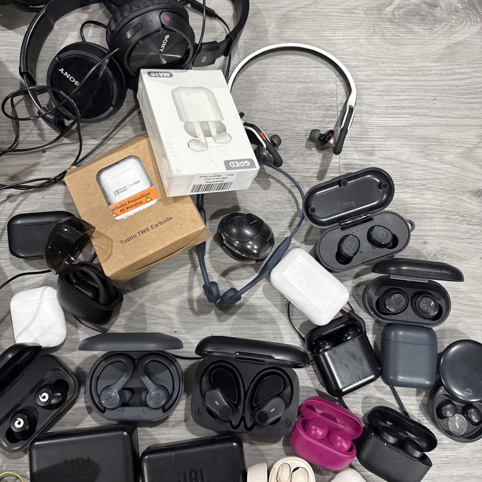 LOT OF HEADPHONES,EARBUDS MUSIC, WIRED Wireless Ect (UNTESTED) AS IS⚠️