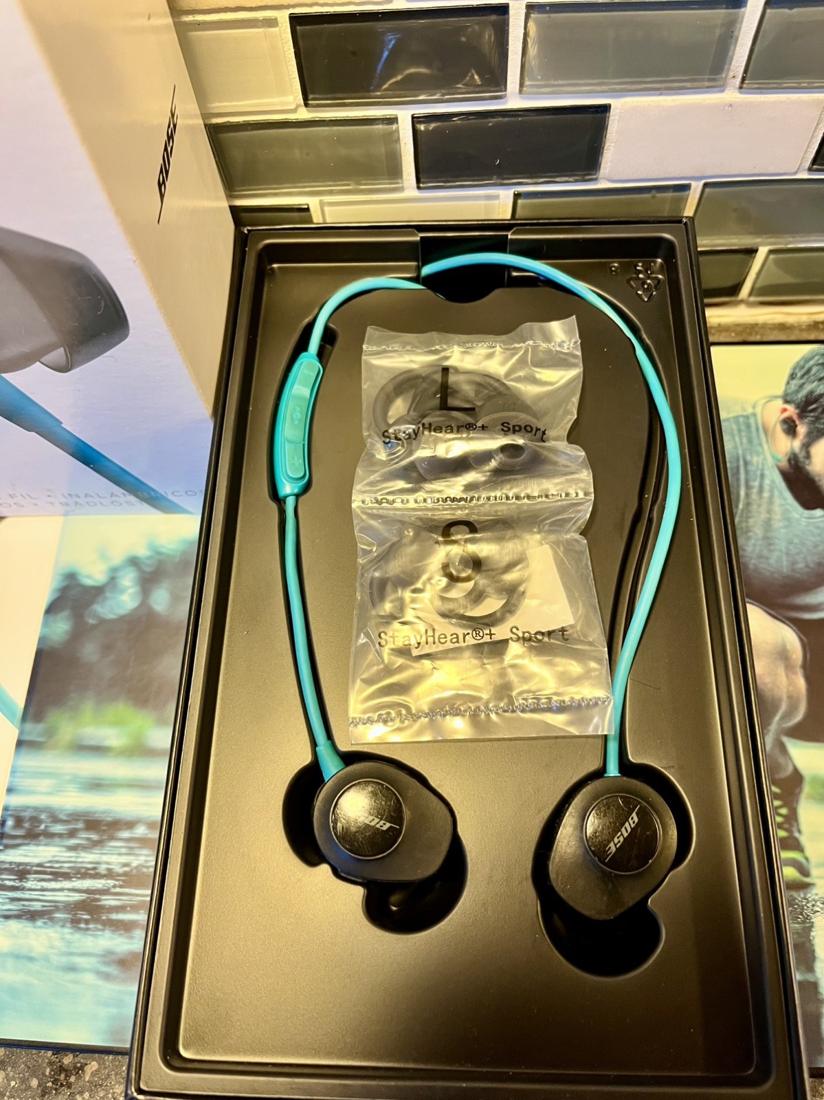 Bose SoundSport Wireless – Bluetooth Headphones – NFC Earbuds – Blue – Excellent