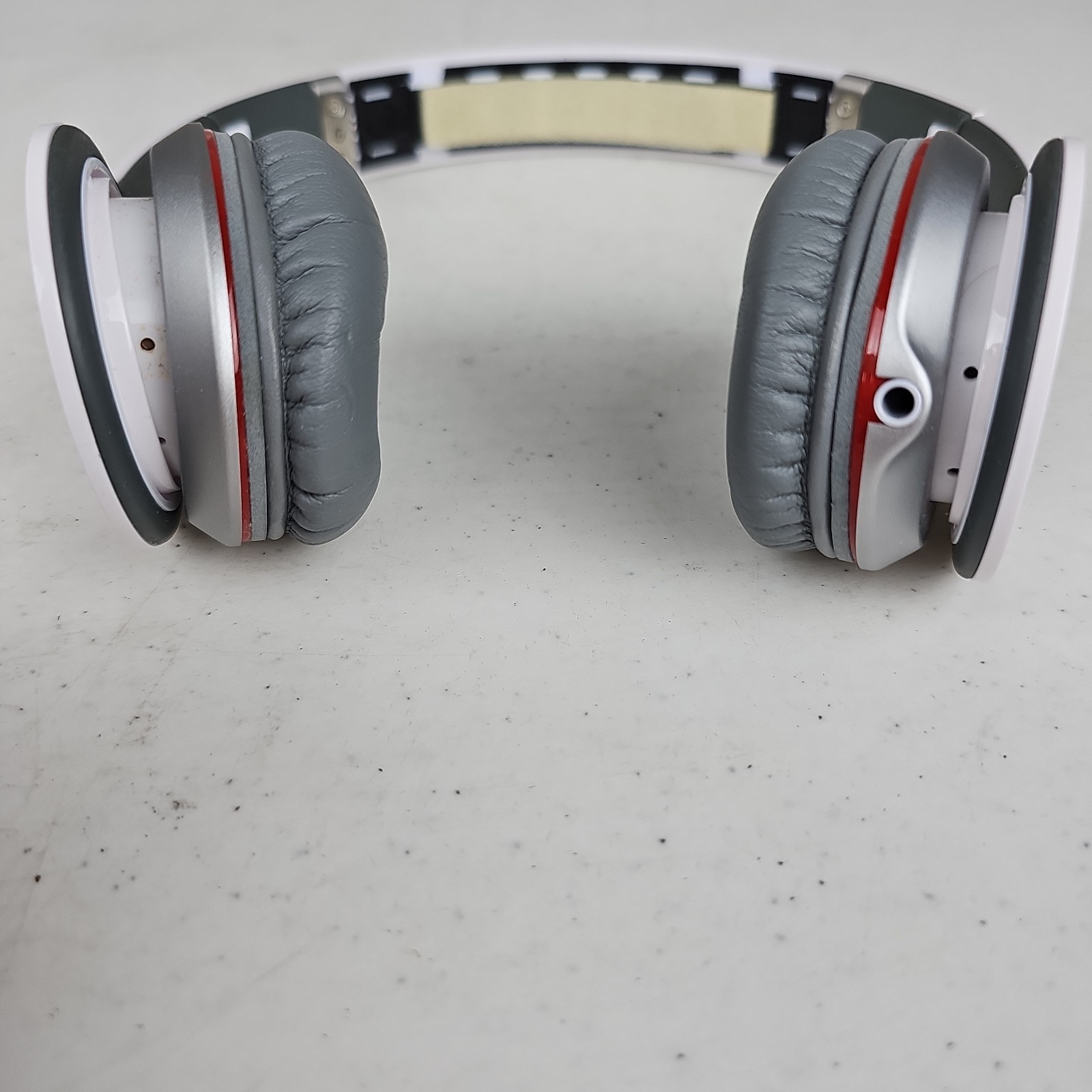 Beats by Dr. Dre Solo HD Headband Headphones White And Gray/Black Case UNTESTED