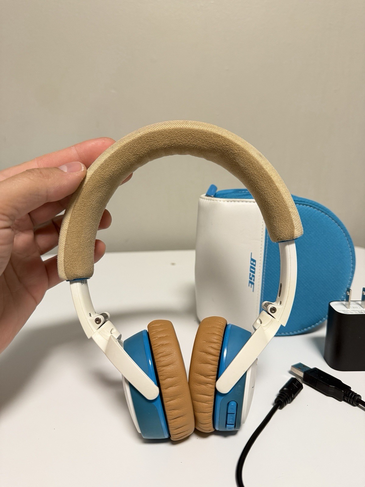 Bose Soundlink On-ear Headphones with Case Teal/White